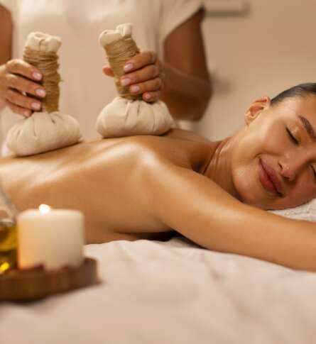 Soin bien-être Massage Thaï aux Plantes 1h30 SOLO